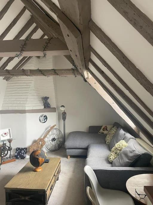 Beautiful 1600'S Loft Apartment. Ware Extérieur photo
